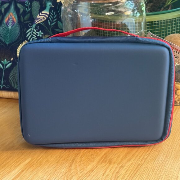 BAND-AID x THE MET Travel Case, Under the Wave Off Kanagawa - Picture 7 of 16